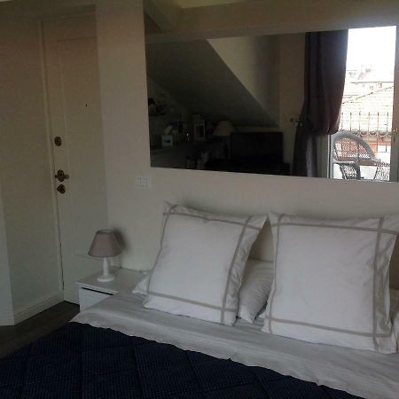 Apartment Pied A Terre With Terrazza In Milan City Center Bagian luar foto